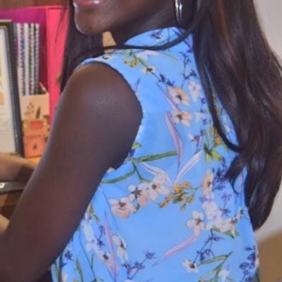 Blue Floral Tank 🤩 - Picture 3 of 5